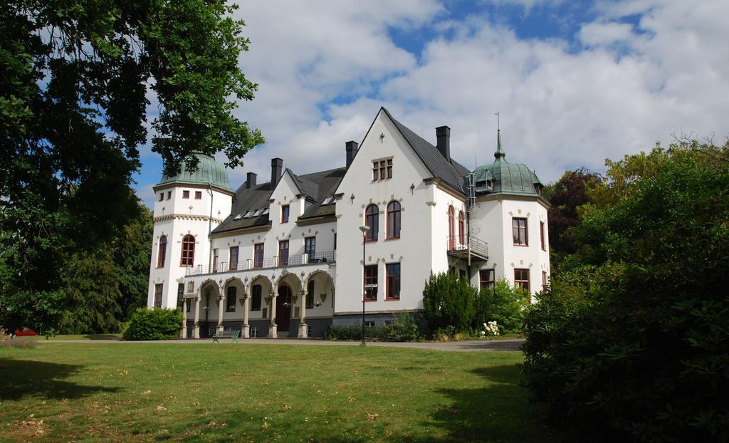 Отель Hellidens Slott Тидахольм Экстерьер фото
