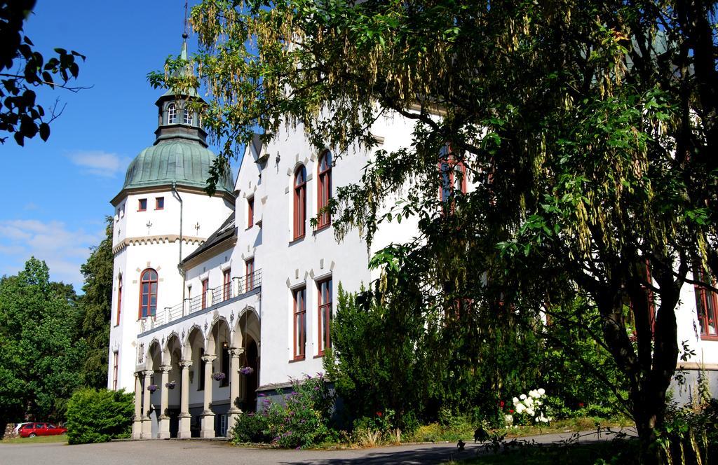 Отель Hellidens Slott Тидахольм Экстерьер фото
