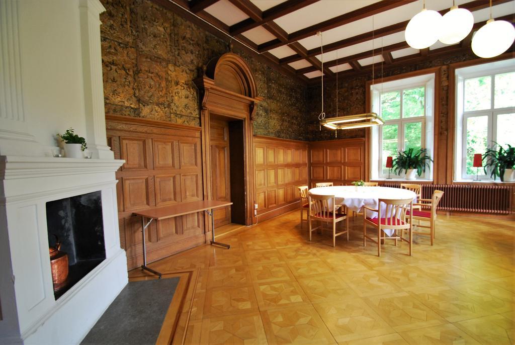 Отель Hellidens Slott Тидахольм Экстерьер фото